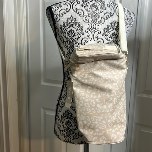 Chicos Snow Leopard Print Insulated Wine Bag New - Picture 1 of 5